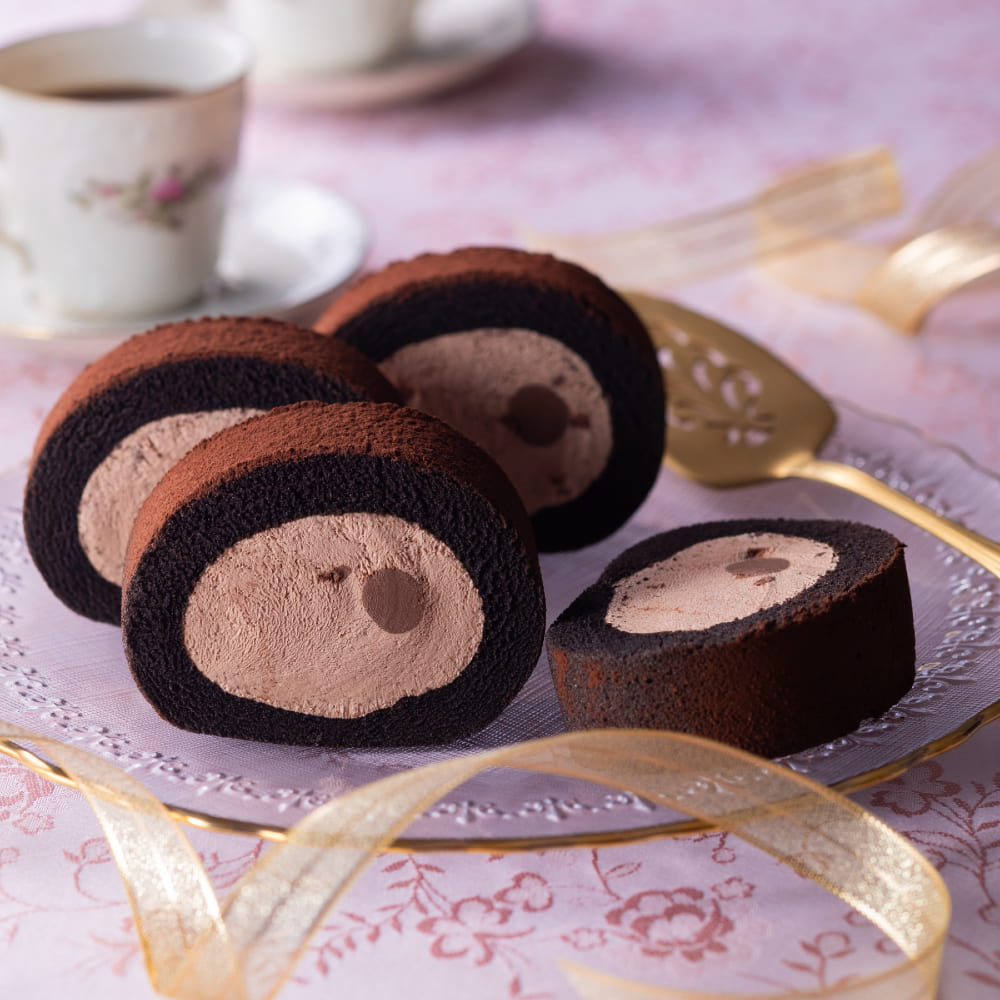 ローストビーフの店 鎌倉山＞ 生チョコロールケーキ | TAKASHIMAYA